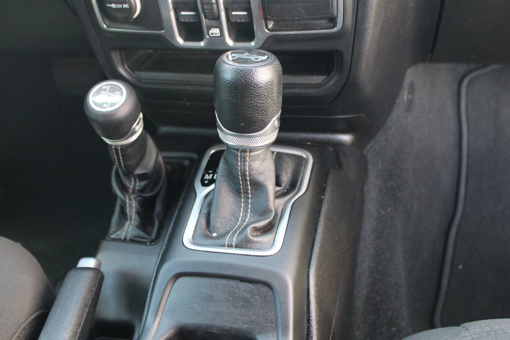 Used 2018 Jeep Wrangler Unlimited Sahara AWD/4WD image 16