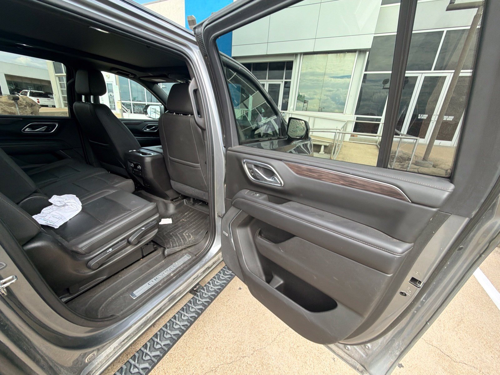 Used 2021 Chevrolet Suburban Z71 w/ Z71 Off-Road Package AWD/4WD image 19