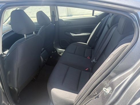 Used 2025 Nissan Altima 2.5 SV FWD image 44