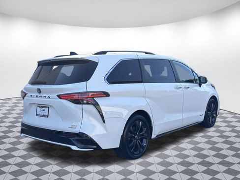 Used 2021 Toyota Sienna XSE FWD image 7