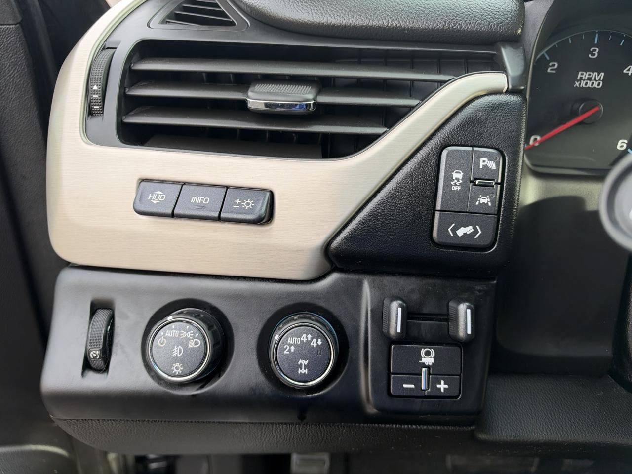 Used 2018 GMC Yukon XL Denali w/ Open Road Package AWD/4WD image 16