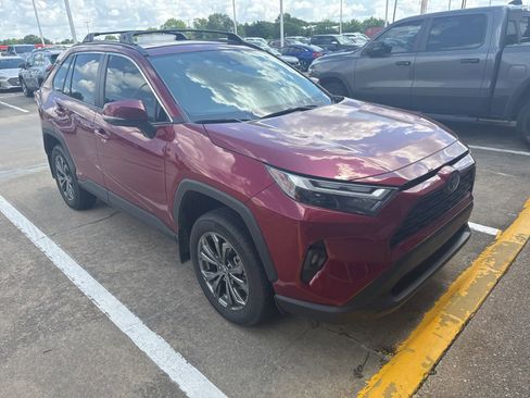 Used 2024 Toyota RAV4 XLE Premium AWD/4WD image 7