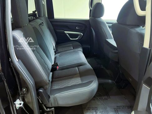 Used 2022 Nissan Titan SV image 23