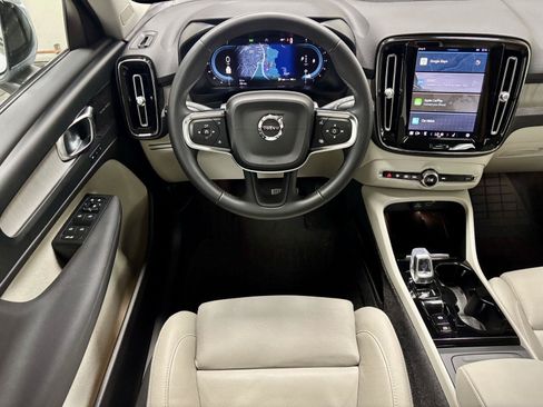 Used 2024 Volvo XC40 B5 Ultimate w/ Protection Package Premier AWD/4WD image 2