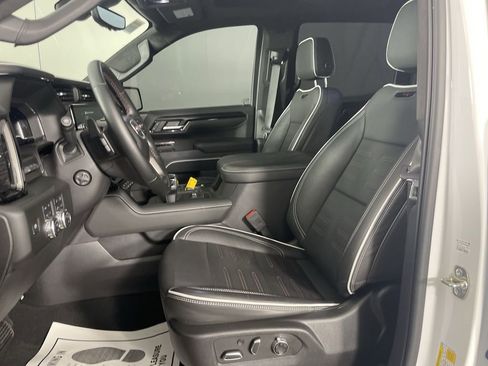 Used 2025 GMC Sierra 1500 AT4X image 19