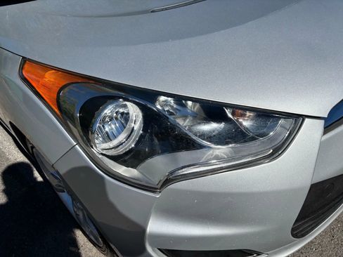 Used 2015 Hyundai Veloster image 4