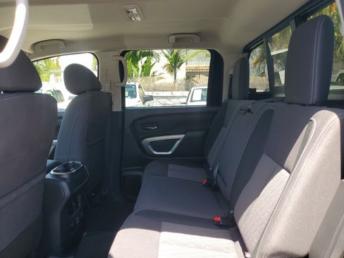 Certified 2024 Nissan Titan SV w/ SV Convenience Package image 12