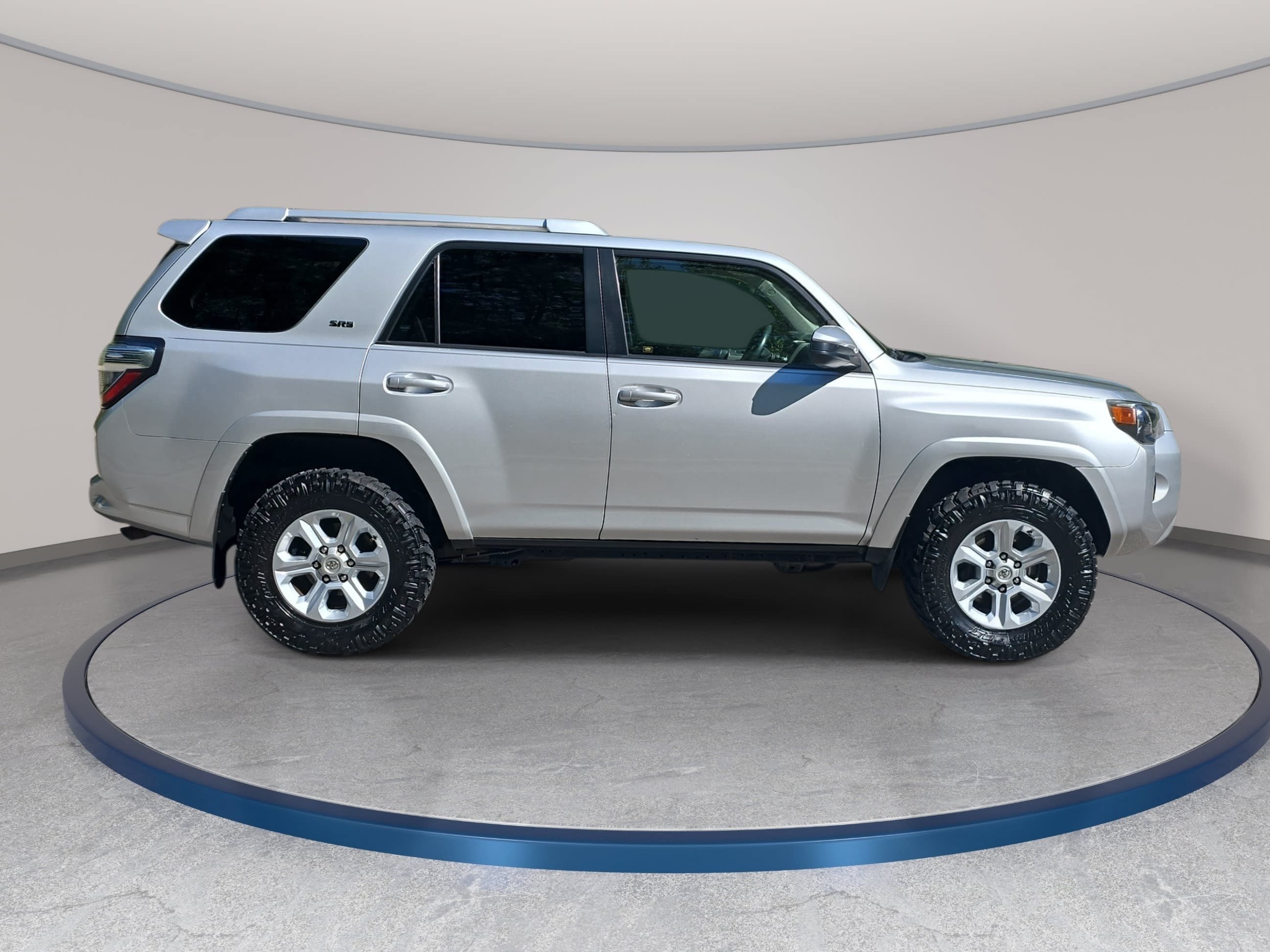 Used 2017 Toyota 4Runner SR5 AWD/4WD image 4