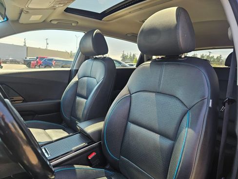 Used 2020 Kia Niro EX Premium w/ Cold Weather Package FWD image 20