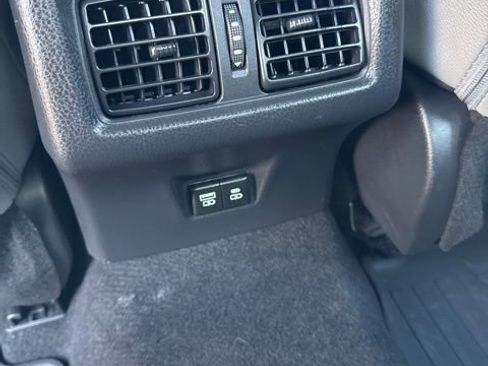 Used 2025 Toyota Camry SE w/ Convenience Package image 14