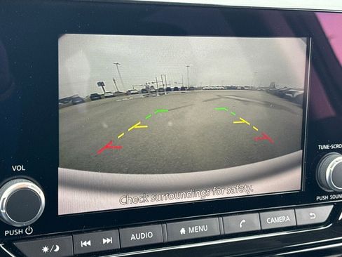 Used 2024 Nissan Pathfinder SV image 24