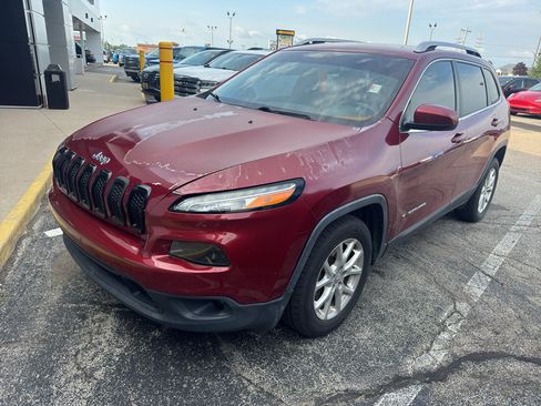 Used 2016 Jeep Cherokee Latitude w/ Cold Weather Group FWD image 1