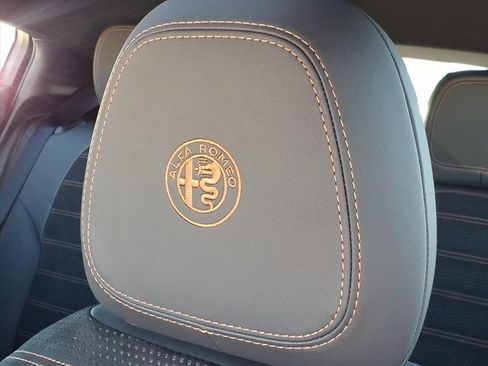 New 2025 Alfa Romeo Tonale Intensa image 18
