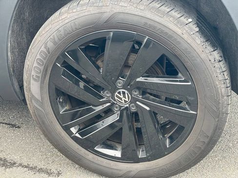 Used 2023 Volkswagen Atlas Cross Sport SE w/ Black Wheel Package AWD/4WD image 31