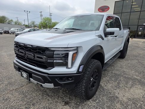 Used 2025 Ford F150 Raptor image 3