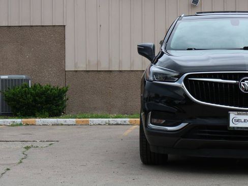 Used 2019 Buick Enclave Essence AWD/4WD image 4