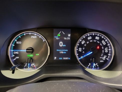 Used 2021 Toyota RAV4 LE AWD/4WD image 18