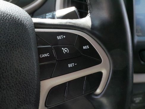 Used 2018 Jeep Cherokee Limited image 25