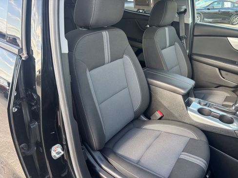 Used 2025 Chevrolet Blazer LT image 37