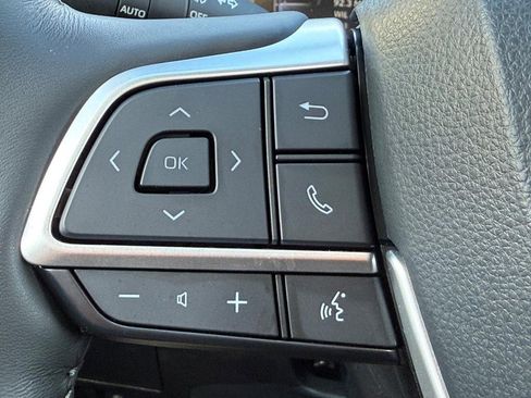Used 2023 Toyota Highlander Platinum image 18