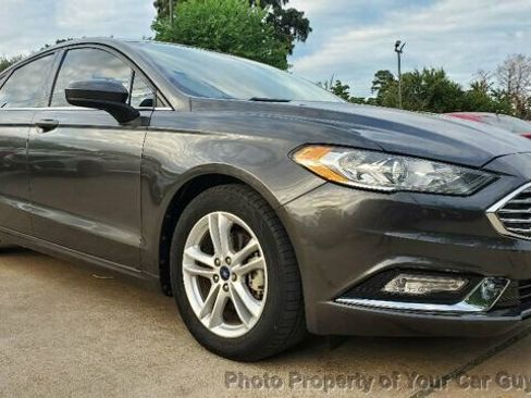 Used 2018 Ford Fusion SE w/ Fusion SE Technology Package image 8