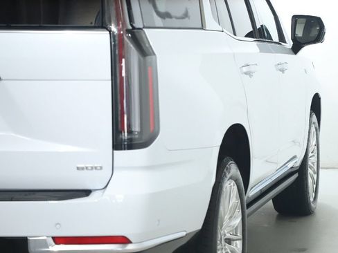 Used 2026 Cadillac Escalade Luxury w/ LPO, Floor Liner Package AWD/4WD image 51
