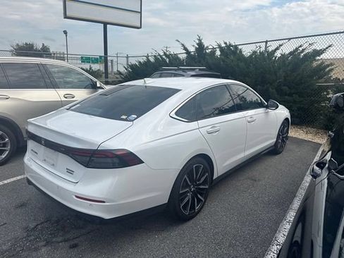 Used 2023 Honda Accord Touring image 9