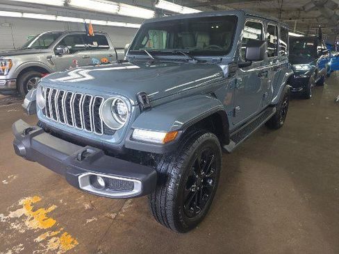 Used 2025 Jeep Wrangler Sahara image 1