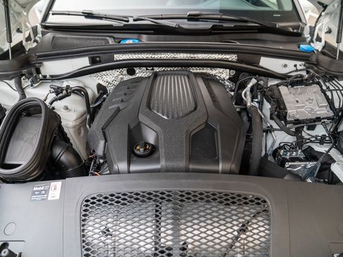 Used 2025 Porsche Macan image 28