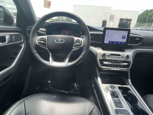 Used 2024 Ford Explorer XLT w/ Equipment Group 202A RWD image 15