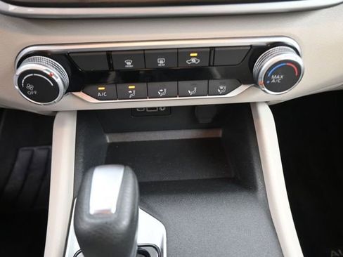 Used 2025 Nissan Altima 2.5 SV image 4