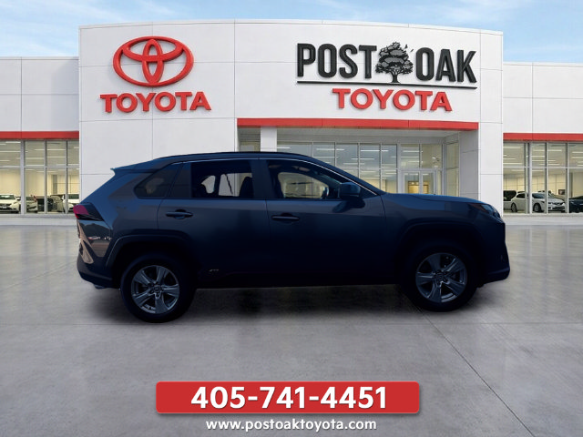 Used 2025 Toyota RAV4 LE AWD/4WD image 9
