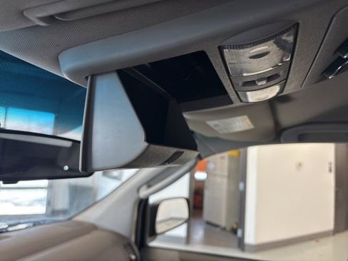 Used 2010 Nissan Pathfinder SE image 41