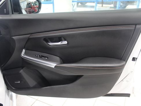 Used 2022 Nissan Sentra SR w/ SR Premium Package image 25