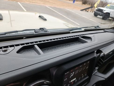 Used 2022 Jeep Gladiator Sport image 30