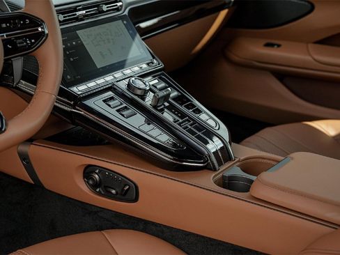 New 2025 Aston Martin V8 Vantage Coupe image 18