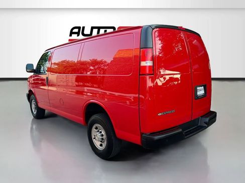 Used 2024 Chevrolet Express 2500 RWD image 5