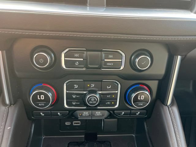 Used 2021 Chevrolet Tahoe Z71 w/ Z71 Off-Road Package AWD/4WD image 32