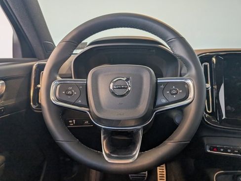 Used 2022 Volvo XC40 P8 Recharge Plus image 19