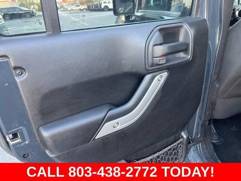Used 2016 Jeep Wrangler Unlimited Rubicon w/ Connectivity Group AWD/4WD image 11