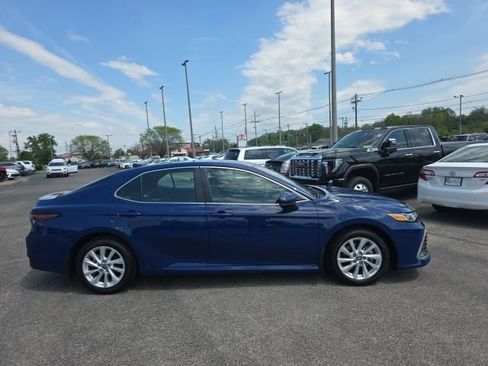 Used 2023 Toyota Camry LE image 3
