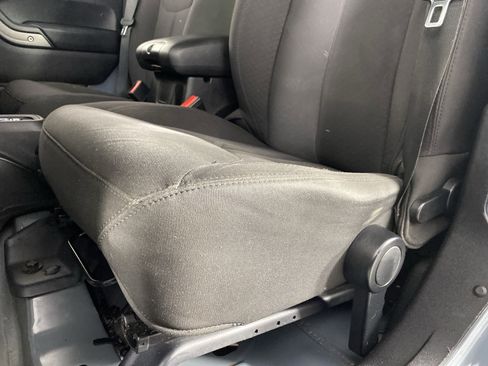 Used 2015 Jeep Wrangler Unlimited Sport image 13