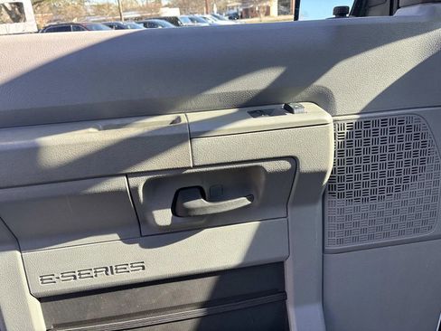 Used 2014 Ford E-350 and Econoline 350 XLT image 11