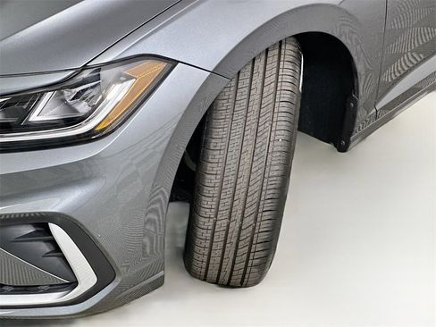 Used 2025 Volkswagen Jetta SE image 25