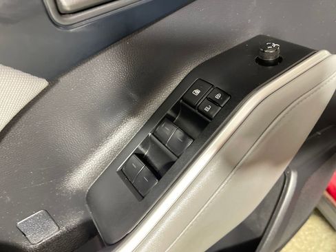 Certified 2023 Toyota Highlander L image 16