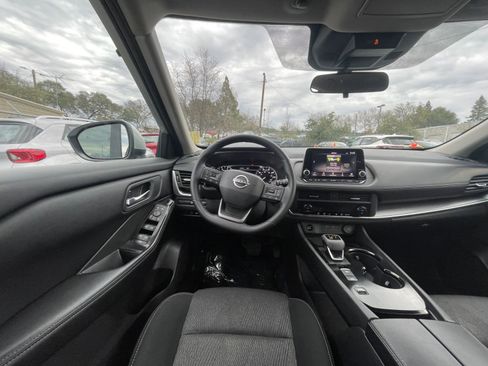 Used 2025 Nissan Rogue SV image 36