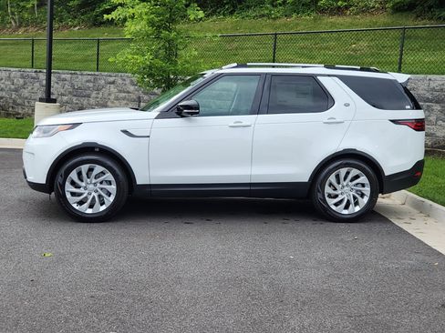 Certified 2024 Land Rover Discovery S image 6