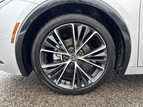 Used 2025 Toyota Prius XLE image 6