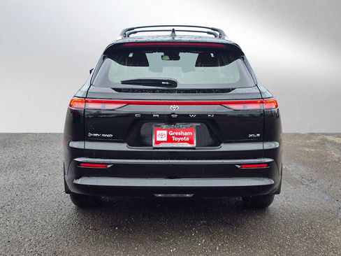 Used 2025 Toyota Crown Signia XLE image 5