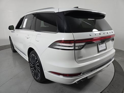 Certified 2025 Lincoln Aviator Black Label image 6